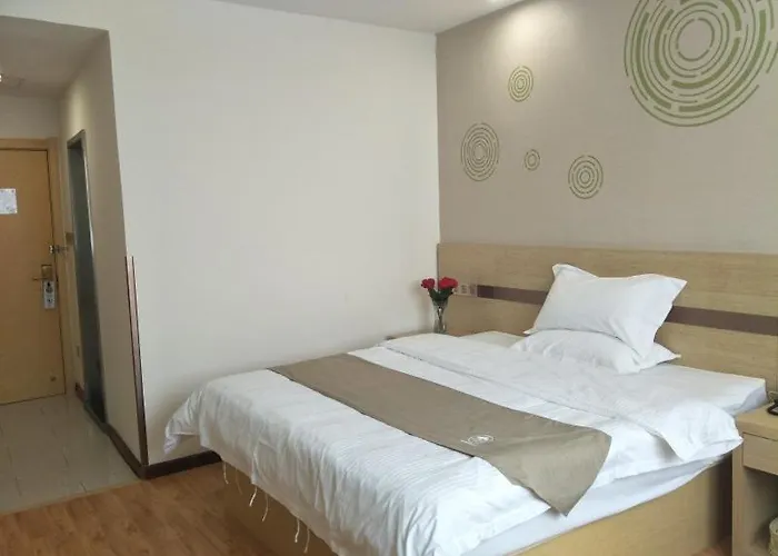 Greentree Inn Henan Shangqiu Liangyuan District Railway Station Express Hotel