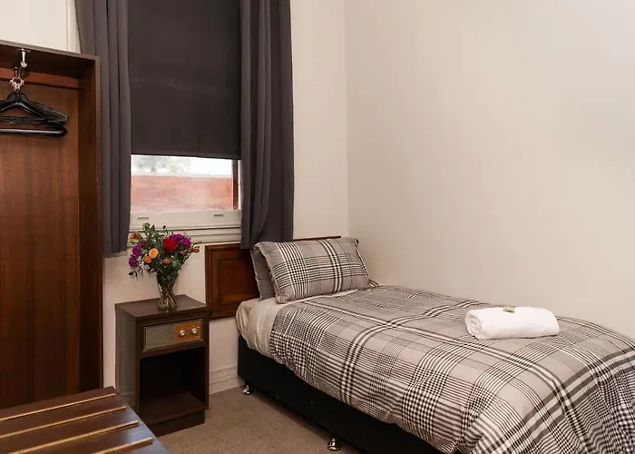 New Crown Hotel Motel