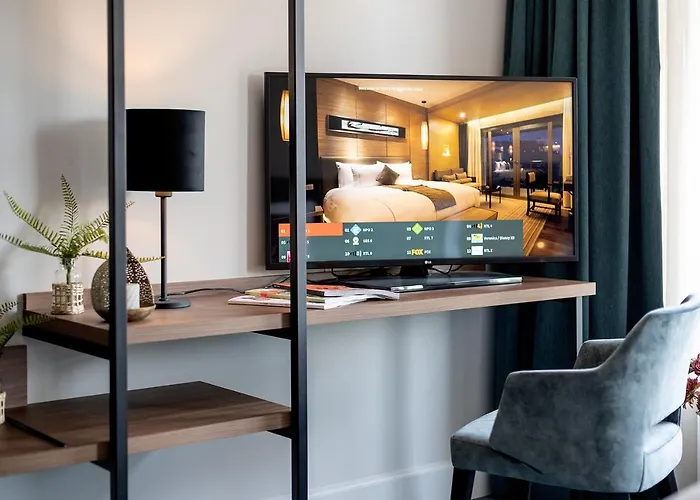 Boutique Hotel First City