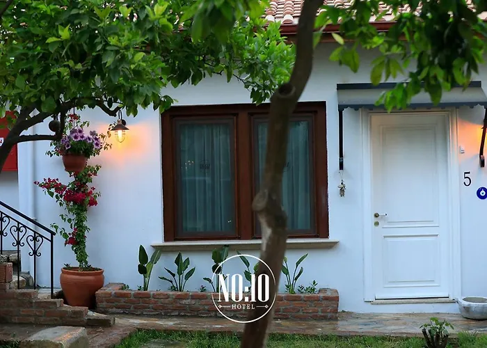 No 10 Hotel