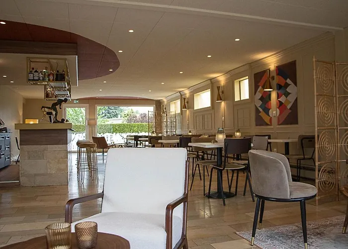 Logis Hotel & Restaurant - Le Relais De Montigny