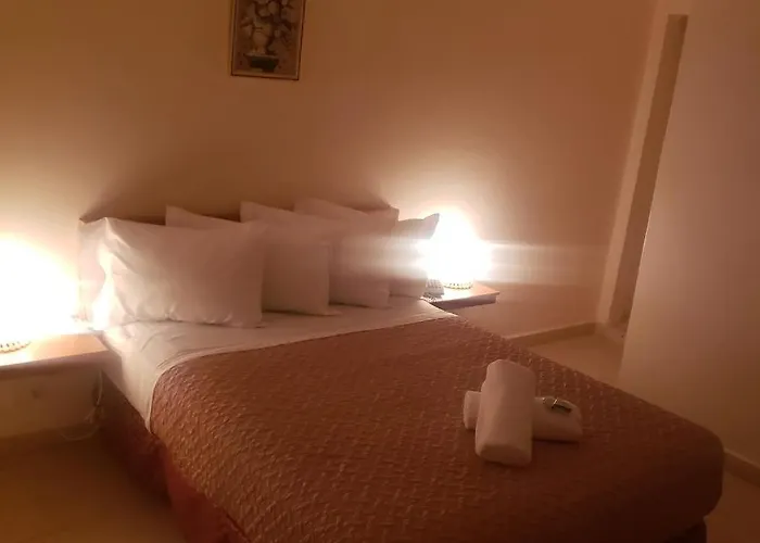 Hotel La Pequena Valencia