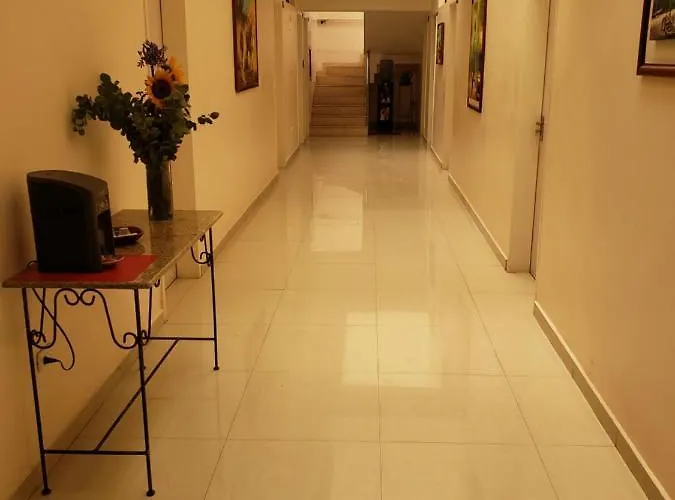 Hotel La Pequena Valencia
