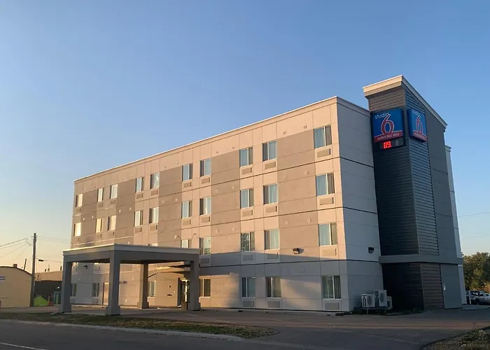 Studio 6 Bruderheim, Ab