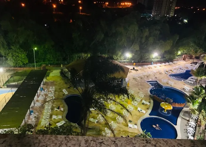 Aguas Termais Naturais Piscinas Quentes 24 Horas Mais Acesso Incluso Aos Parques Aquaticos Dos Resorts Golden Dolphin Grande Hotel Em Caldas Novas