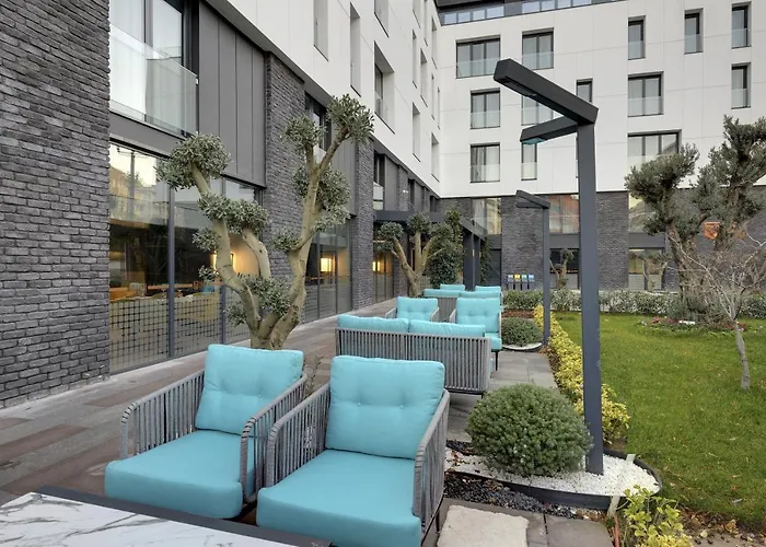 Leo Suites