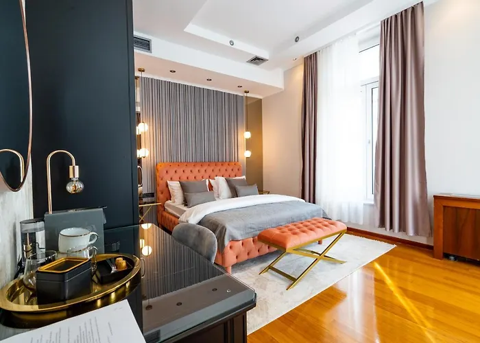 Natali Luxury Suites - Parking -Self Check-In - Pedestrian Zone