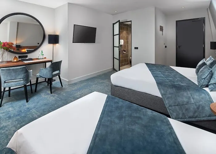 Boutique Hotel First City