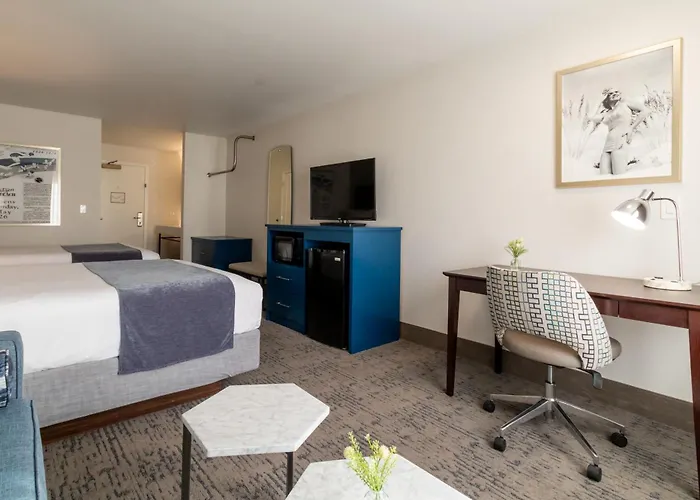 Oxford Suites Portland - Jantzen Beach
