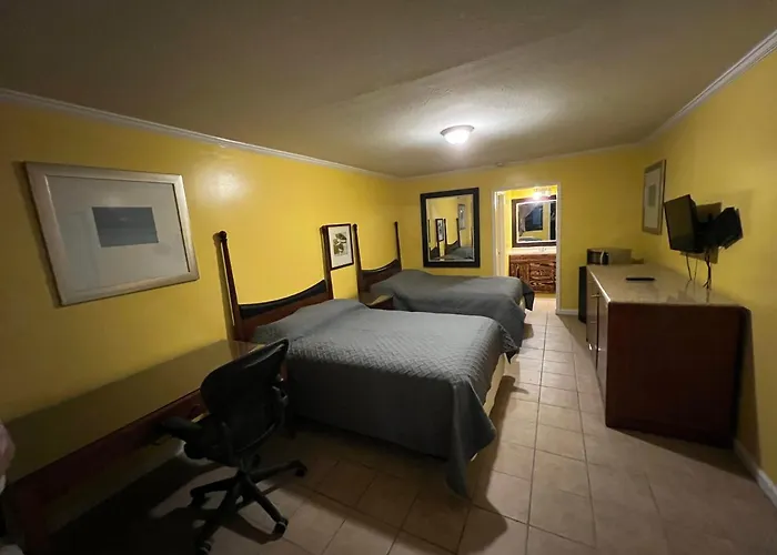 Dragon Inn & Suites