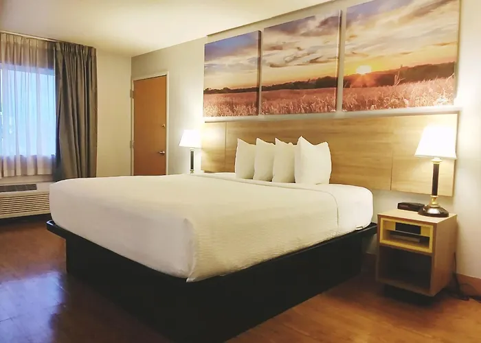 Days Inn By Wyndham Osage Beach Lake Of The Ozarks