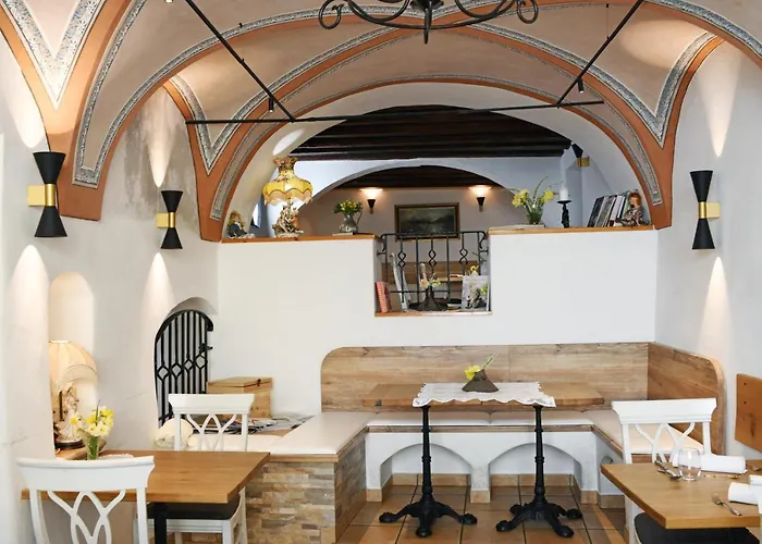 Hisa Linhart, Hotel & Restaurant