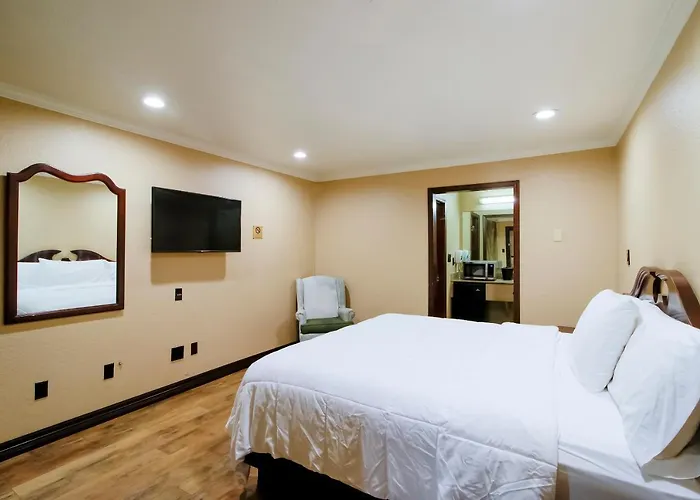 Oyo Pinewood Inn & Suites Silsbee