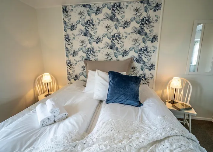 Dragsvik Fjordhotel (Adults Only)
