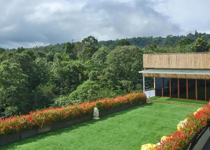Giriwood Hotel & Villa