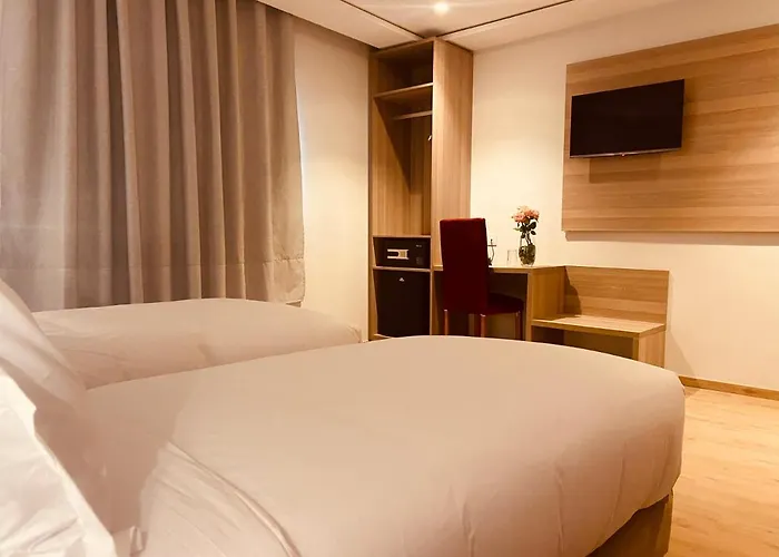 Fajr Hotel