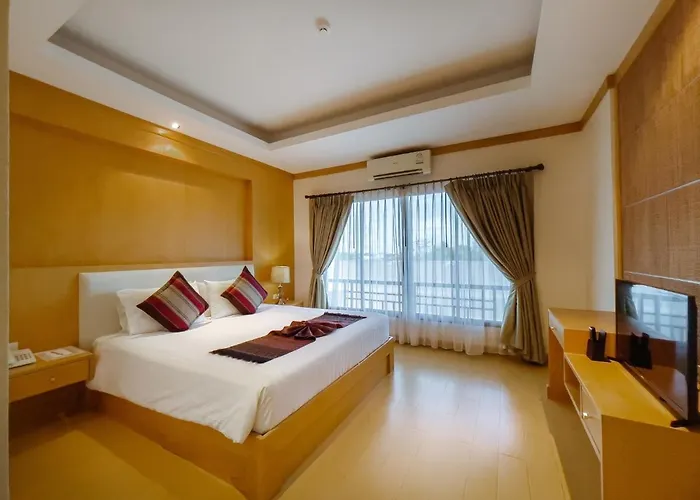 Royal Nakhara Hotel And Convention Centre