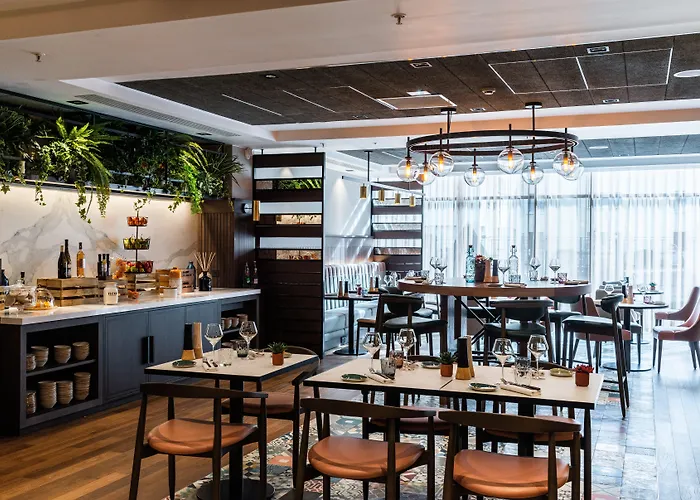 Crowne Plaza Paris - Neuilly, An Ihg Hotel