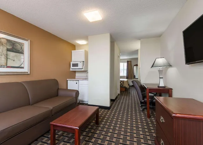 Super 8 By Wyndham Indianapolis/Ne/Castleton Area
