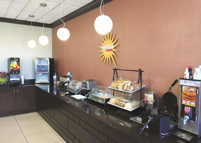 La Quinta Inn & Suites By Wyndham Indianapolis Downtown