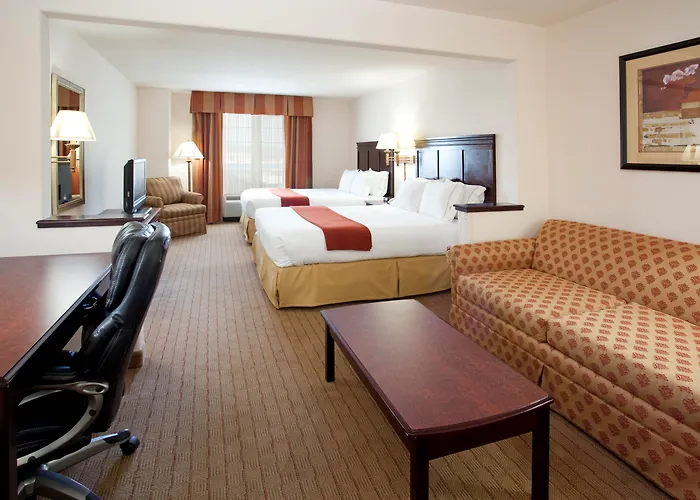 Holiday Inn Express & Suites Evanston By Ihg