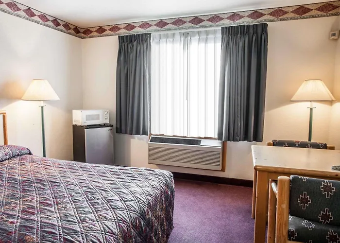 Rodeway Inn & Suites