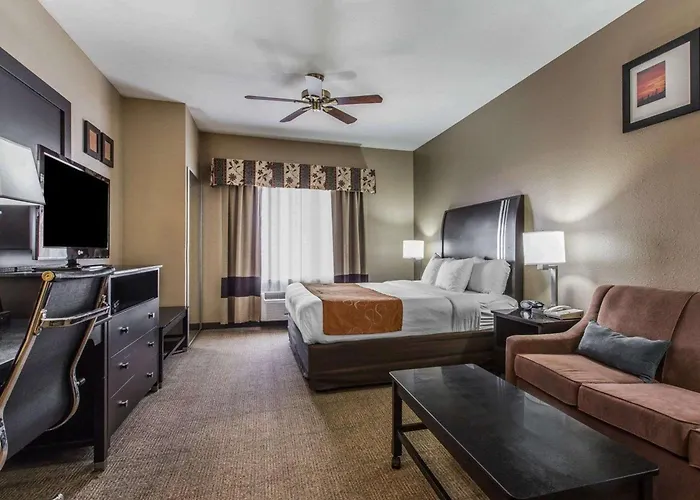 Comfort Suites Bakersfield