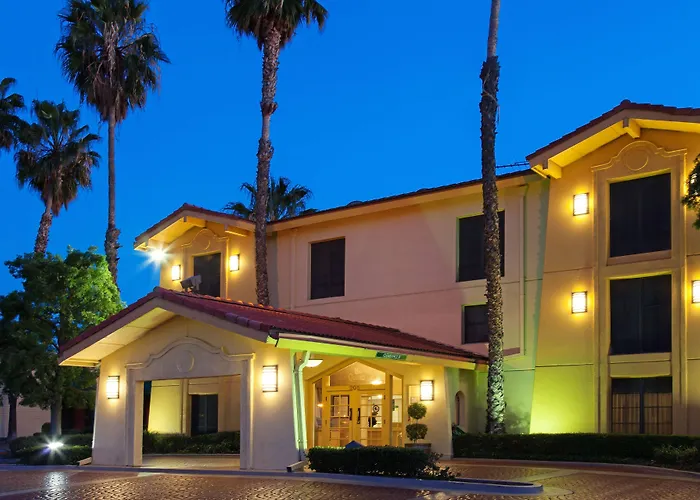 La Quinta Inn & Suites By Wyndham San Bernardino