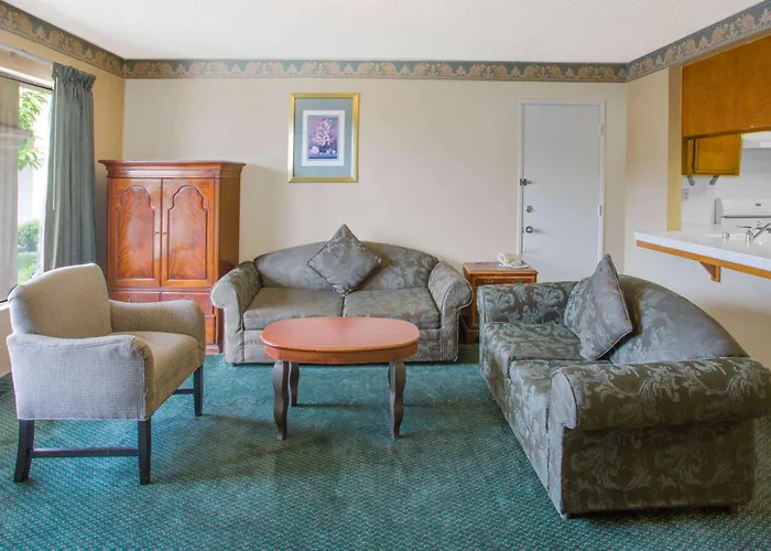 Travelodge By Wyndham Costa Mesa Newport Beach Hacienda