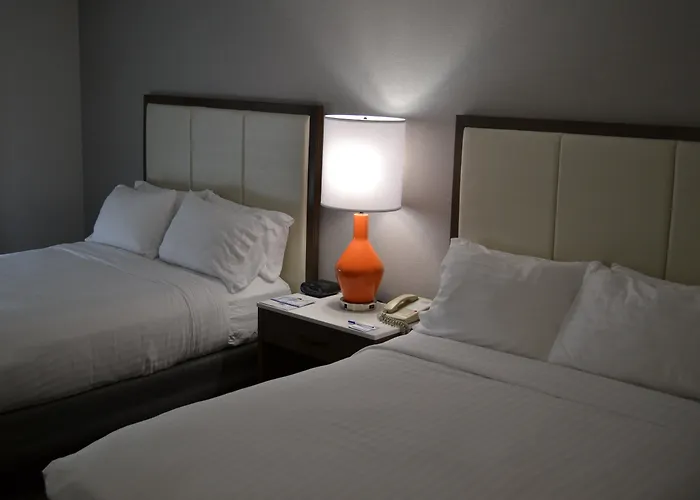 Holiday Inn Express Hotel & Suites Kent State University