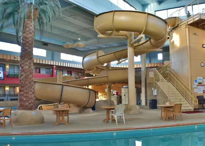 Ramada By Wyndham Sioux Falls Airport - Waterpark Resort & Event Center