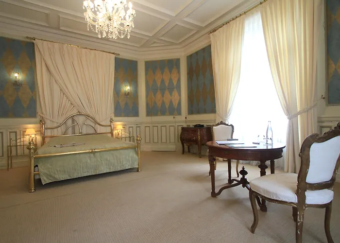 Hotel The Originals Chateau De Perigny