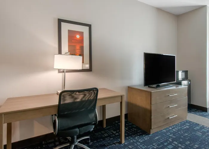 Comfort Suites Fort Lauderdale Airport & Cruise Port