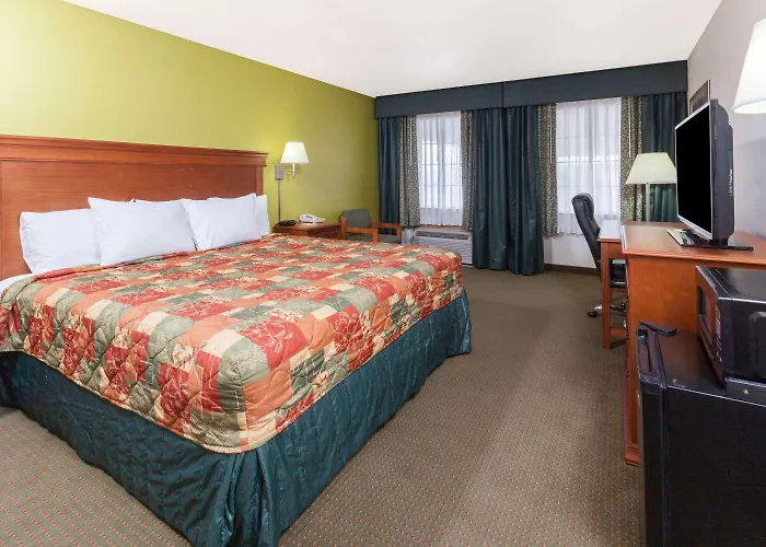 Days Inn By Wyndham Shawnee