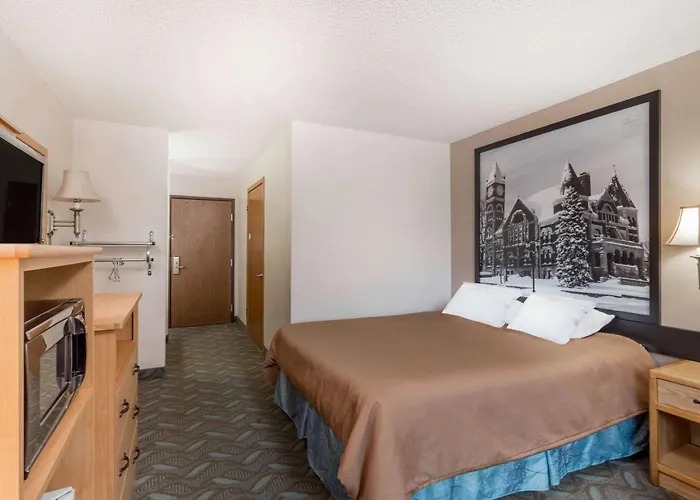 Super 8 By Wyndham Monroe Wi