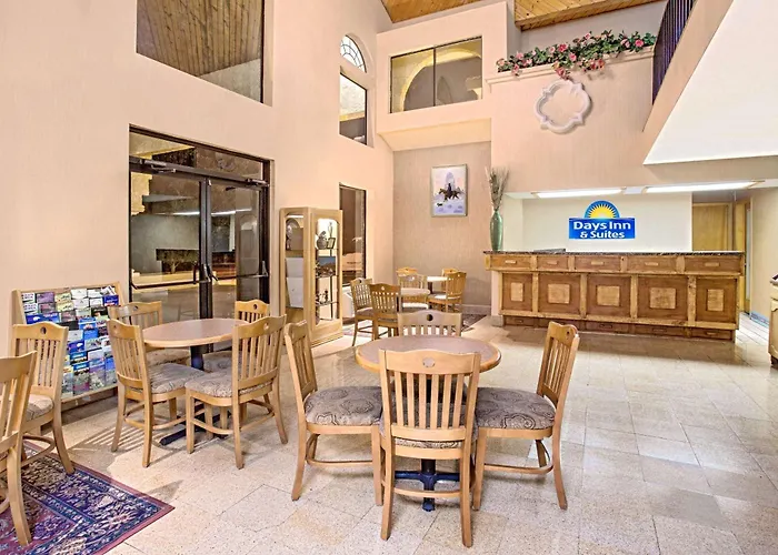Days Inn & Suites By Wyndham Red Rock-Gallup