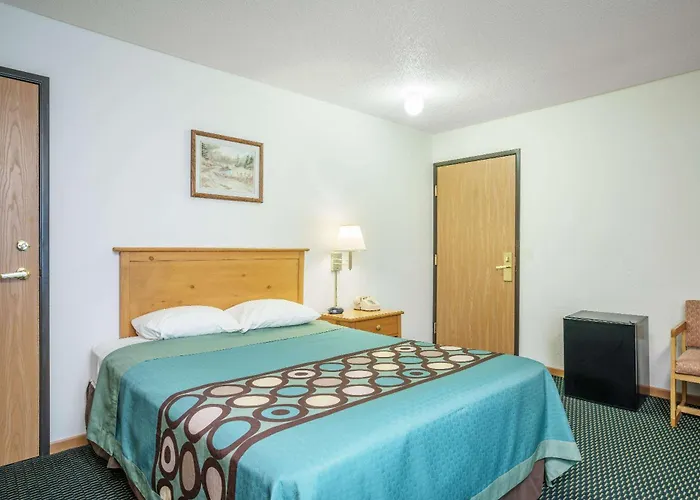 Super 8 By Wyndham Phillips
