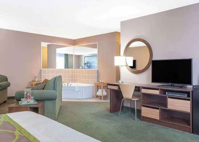 Super 8 By Wyndham Kenora