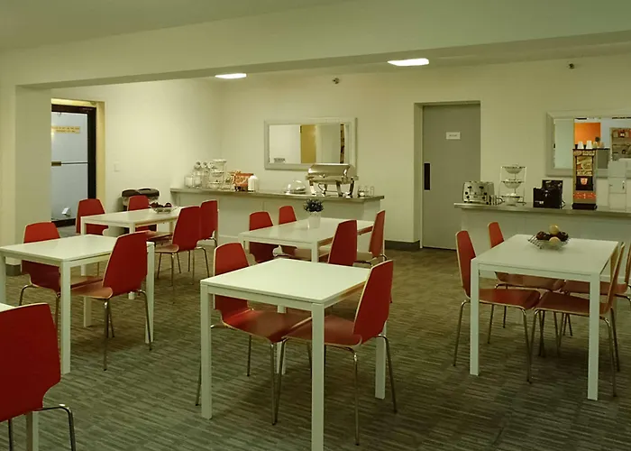 Garland Hotel