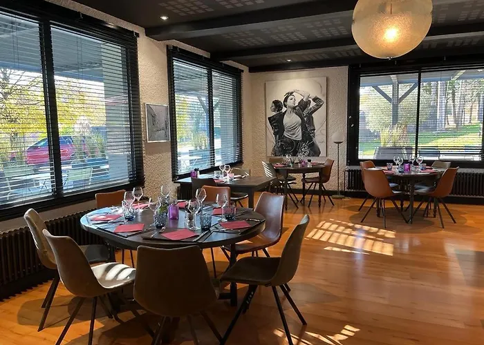 Hotel Logis Restaurant La Fontaine