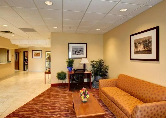 Rodeway Inn & Suites
