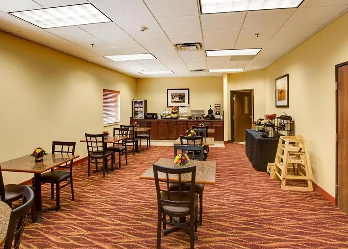 Rodeway Inn & Suites