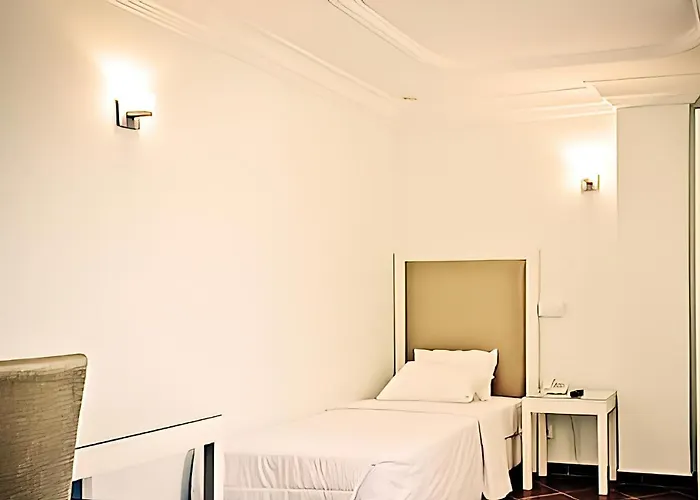 Hotel Raya Tichy