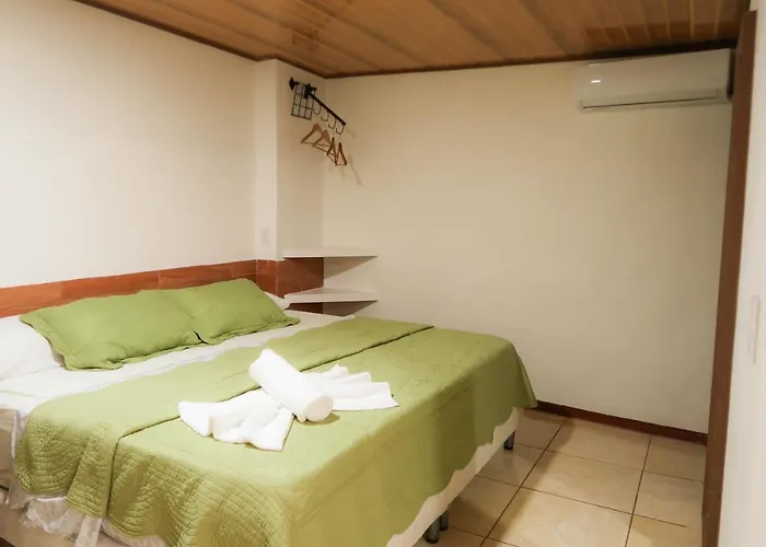 Hotel Hoja De Oro Corcovado