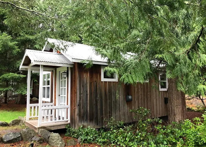 Lopez Farm Cottages & Tent Camping