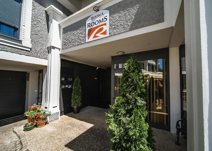 Rustica Rooms