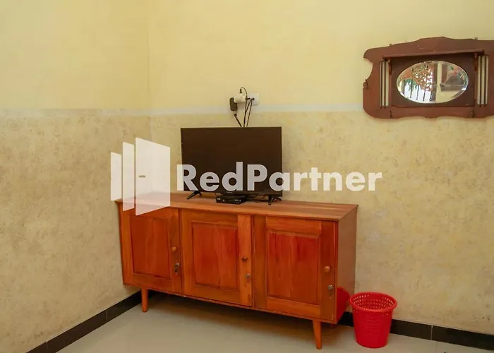 Flamboyan Asri Syariah Mitra Reddoorz Near Kampung Inggris Pare