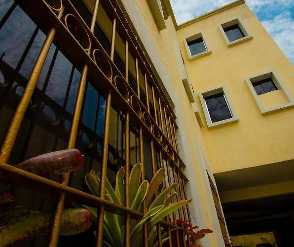 Hotel La Pequena Valencia