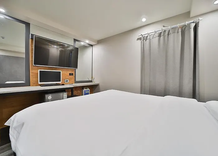 27 Hotel