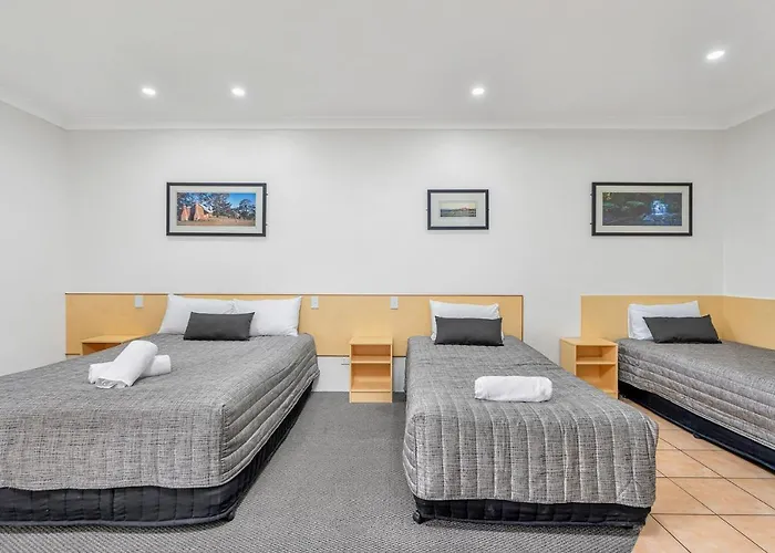 Midlander Motor Inn
